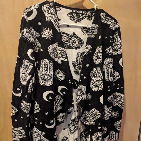 Hot Topic Sweaters - Hottopic Reversible Hamsa Cardigan